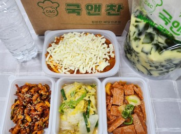 오늘의 반찬 5종세트 (들깨미역국, 치즈불닭, 마늘쫑건새우볶음, 스모그햄케찹볶음, 알배추된장무침)