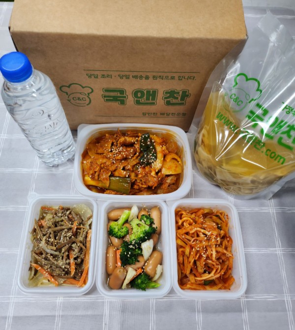 오늘의 반찬 5종세트 (유부미소된장국,대파제육볶음,브로콜리소시지볶음,진미무말랭이무침,고사리볶음)