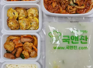 오늘의 5종세트-버섯설렁탕,묵은지사태찜,해물완자전,깐풍만두,오이도라지무침