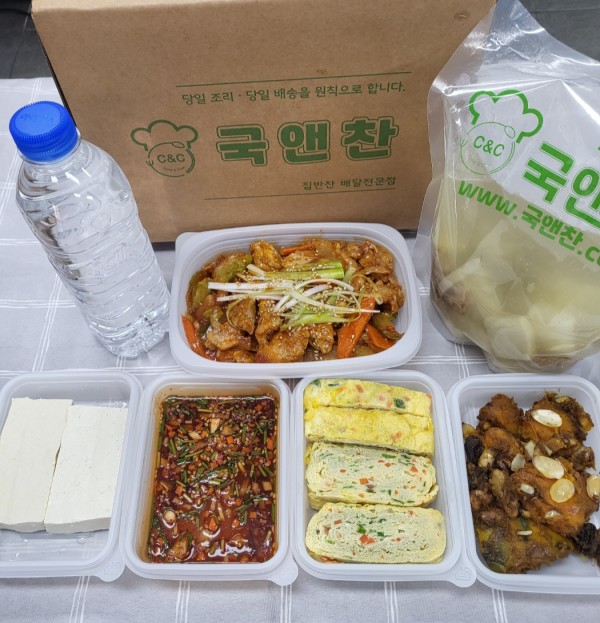 오늘의반찬 5종세트(소고기무국,사천식닭고기볶음,견과단호박조림,야채계란말이,두부달래간장)