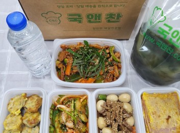 오늘의반찬 5종세트(홍합미역국,오징어야채볶음,해물완자전,돈육메추리알장조림,오이미나리무침)