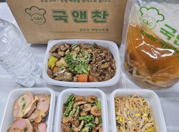 오늘의반찬 5종세트(얼큰소고기버섯탕,안동순살찜닭,옛날소시지전,마늘쫑건새우볶음,콩나물무침)