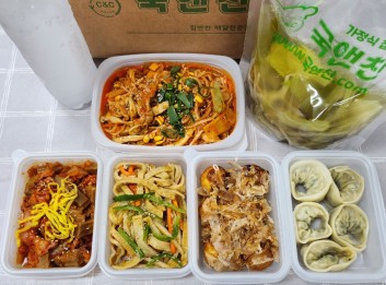 오늘의 반찬 5종세트 (만두버섯전골,콩나물제육볶음,어묵야채볶음,타코야끼,김치도토리묵무침)