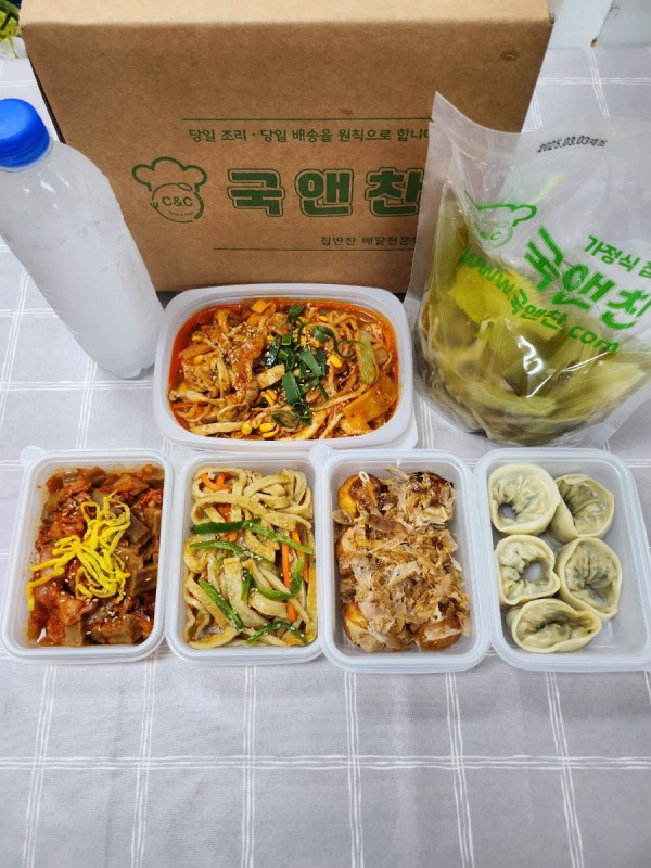오늘의 반찬 5종세트 (만두버섯전골,콩나물제육볶음,어묵야채볶음,타코야끼,김치도토리묵무침)