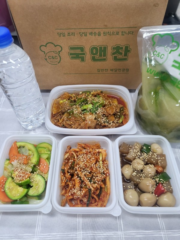 오늘의반찬 5종세트(시금치된장국,고추장제육볶음,메추리알곤약조림,호박볶음,무말랭이무침)