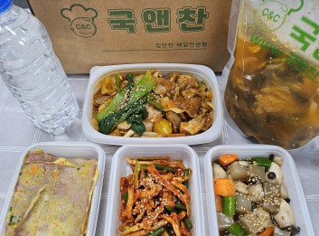 오늘의반찬 5종세트(소고기우거지해장국,돈육야채볶음,햄전,새송이버섯곤약조림,무말랭이무침)