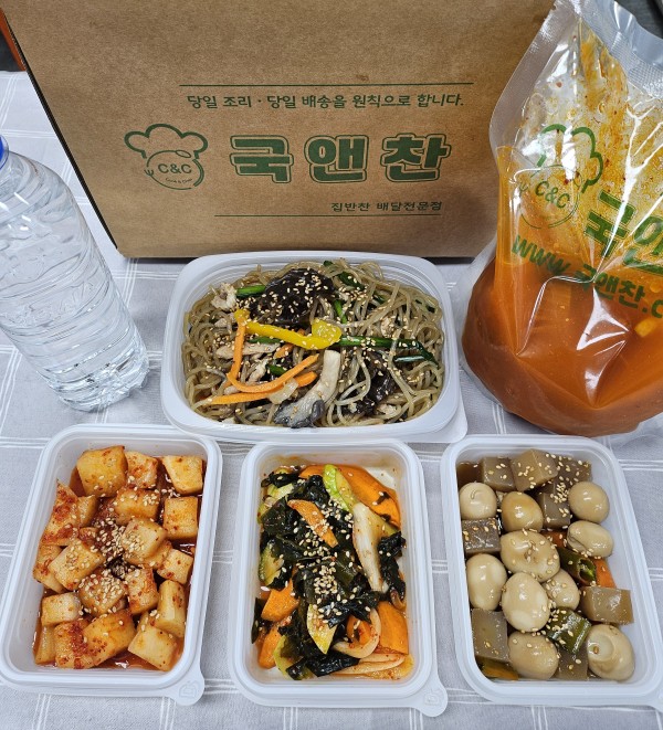 오늘의반찬 5종세트(돈육김치찌개,궁중잡채,곤약메추리알장조림,미역초무침,깍두기)
