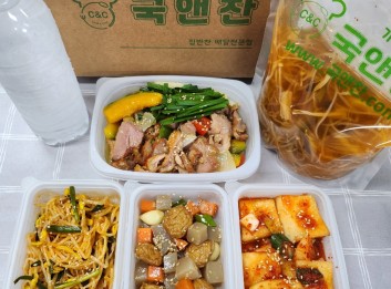 오늘의반찬 5종세트(얼큰버섯찌개,훈제오리단호박볶음,어묵곤약조림,부추콩나물무침,석박지)