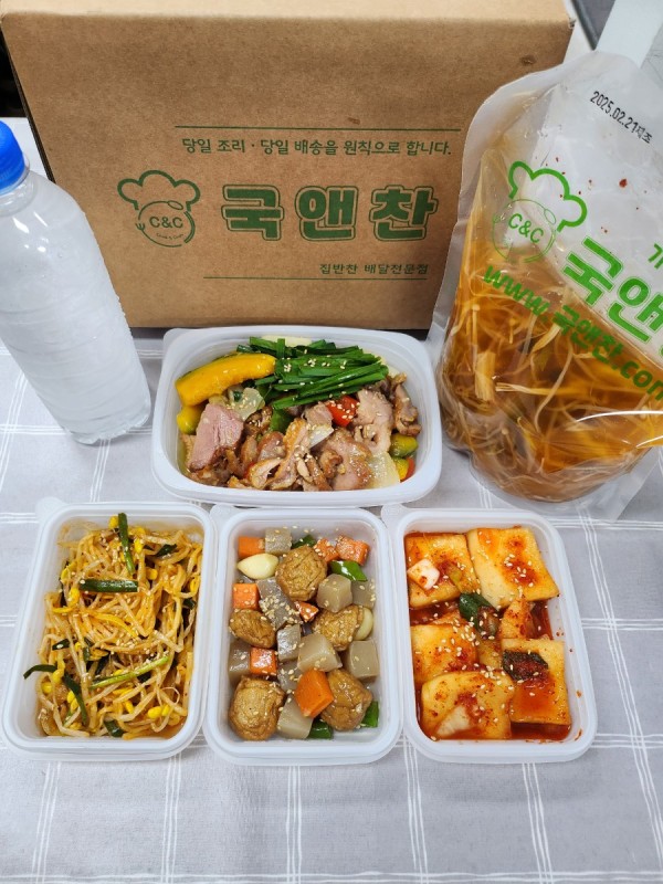 오늘의반찬 5종세트(얼큰버섯찌개,훈제오리단호박볶음,어묵곤약조림,부추콩나물무침,석박지)