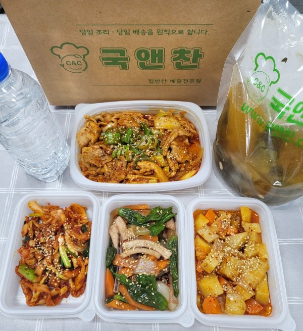 오늘의반찬 5종세트-소고기우거지해장국,굴소스돈육야채볶음,꽈리고추오징어조림,감자조림,무말랭이무침)