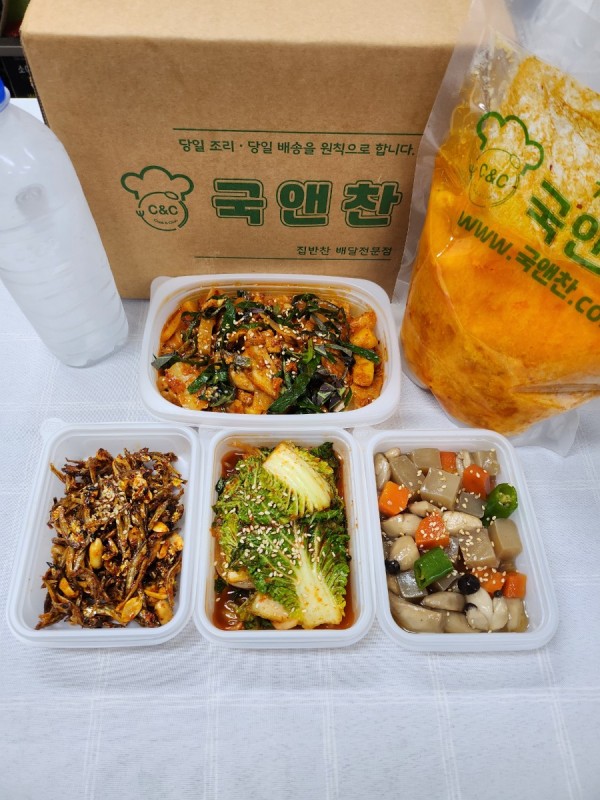 오늘의 반찬 5종세트 (콩비지찌개, 춘천닭갈비, 새송이버섯곤약조림, 봄동겉절이, 고추장멸치볶음)